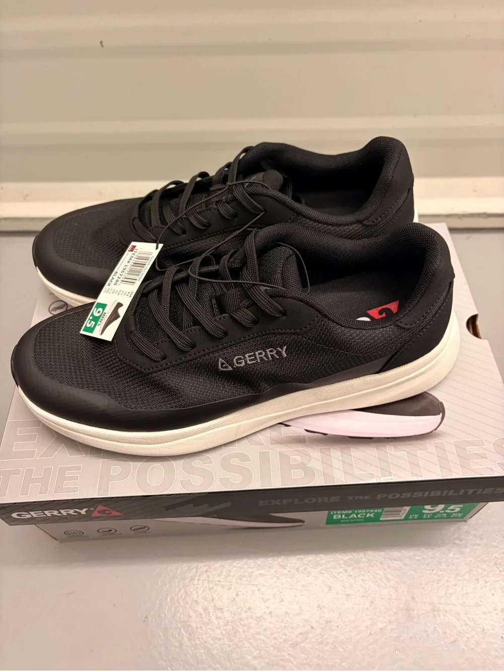 Gerry Men's Creston Lightweight Athletic Sneakers Black White NWT - Size 9.5
